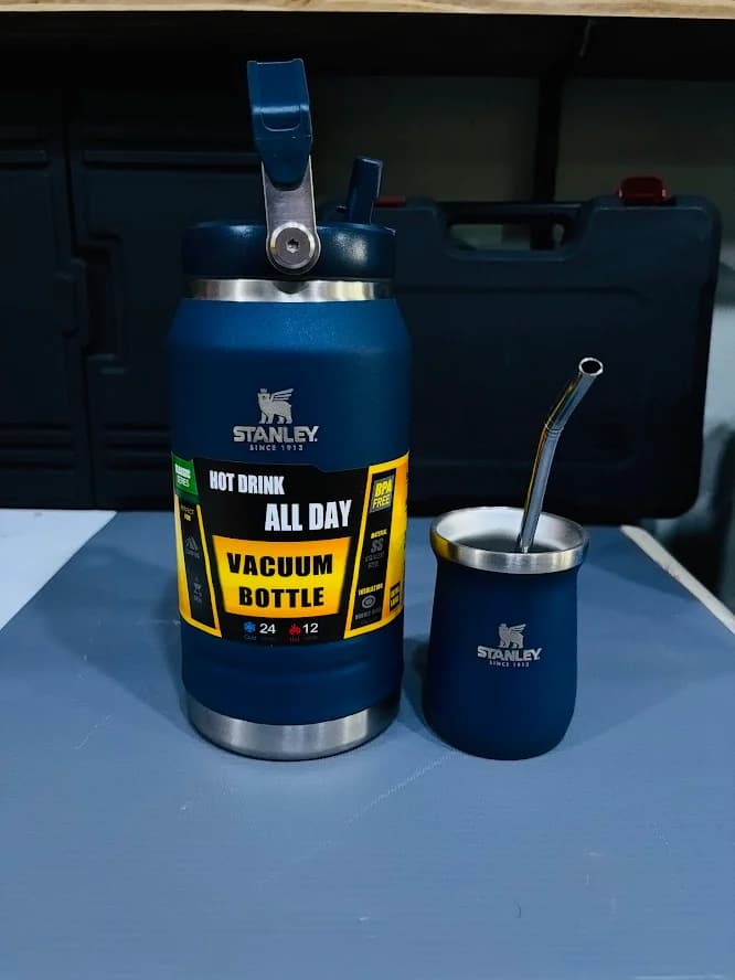 Bidon termico con mate Stanley