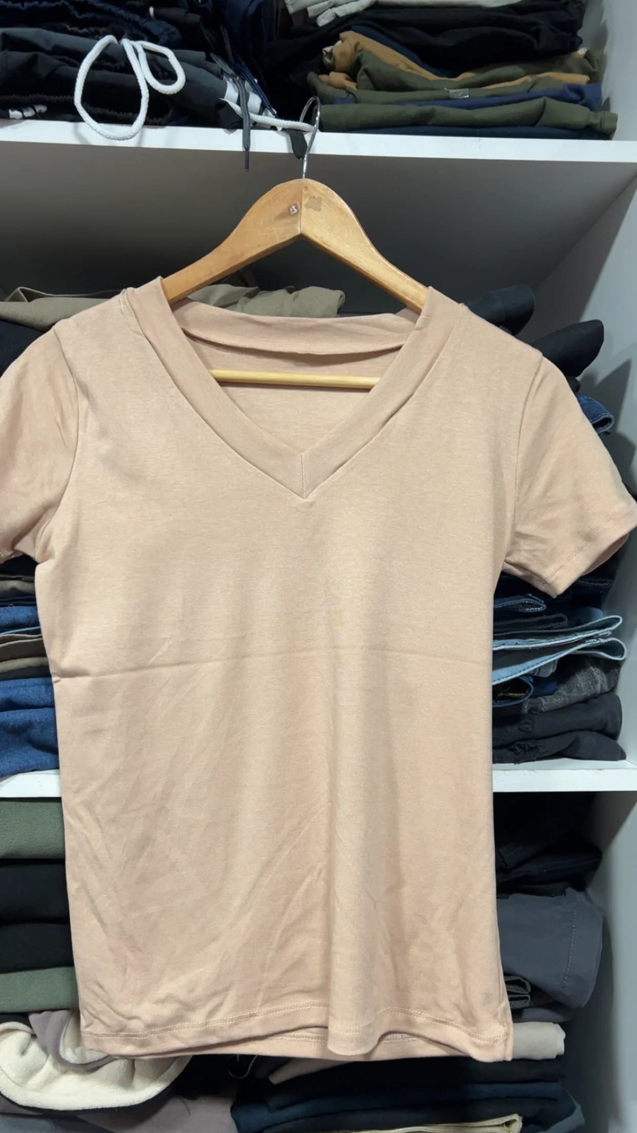 REMERA CUELLO V