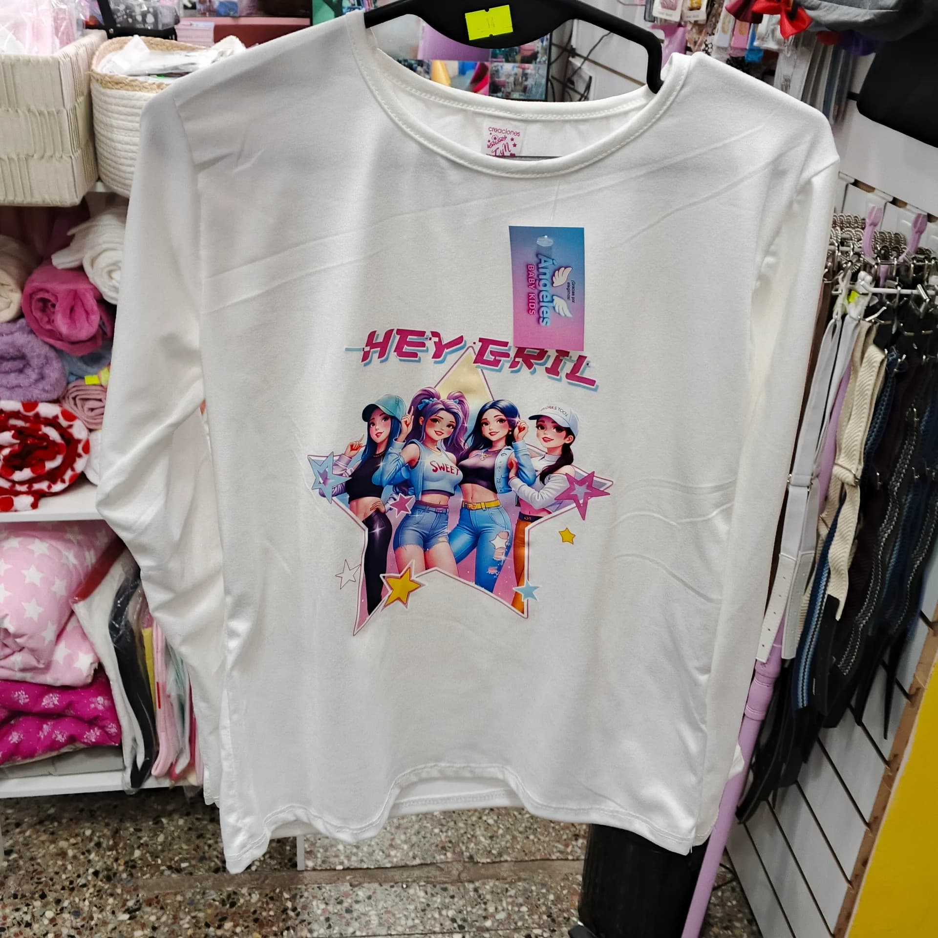 REMERA MODAL KPOP ESTAMPADA