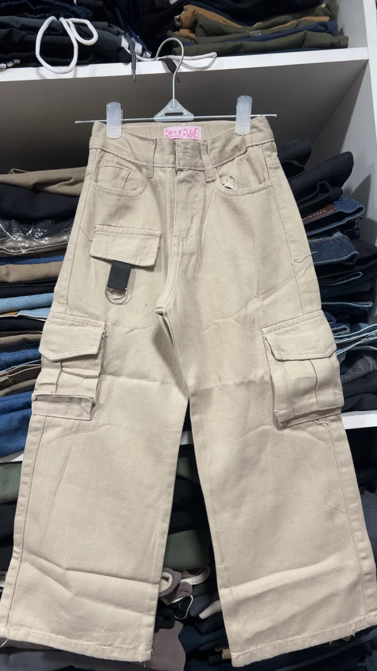 JEANS BEIGE CARGO DE NENA