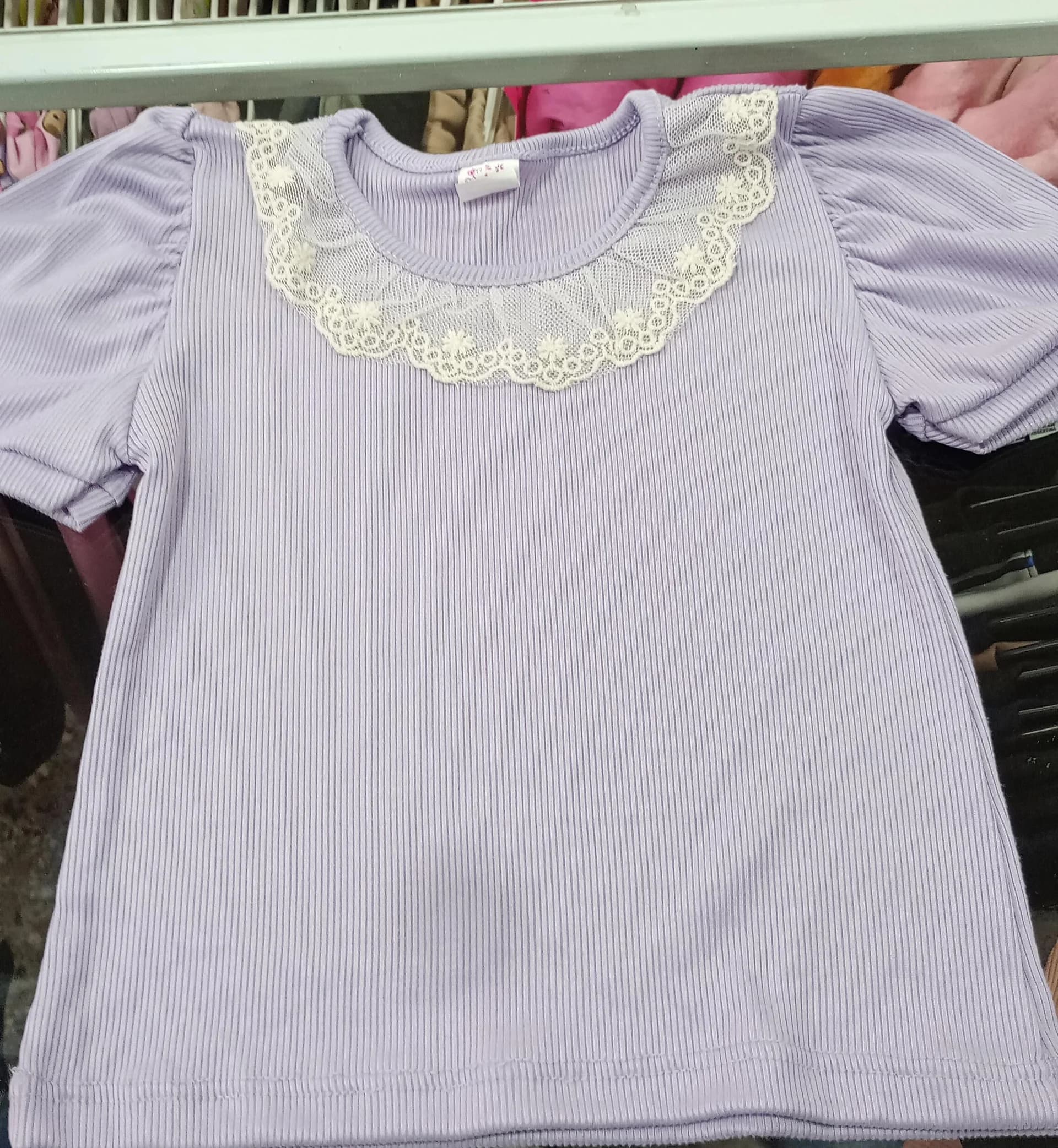 REMERA BEBA CON CIN ENCAJE EN CUELLO