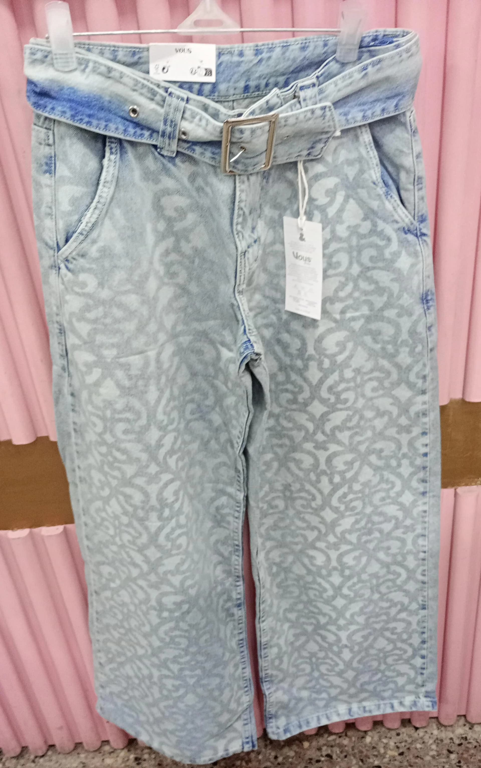 JEANS CELESTE CON CINTURÓN