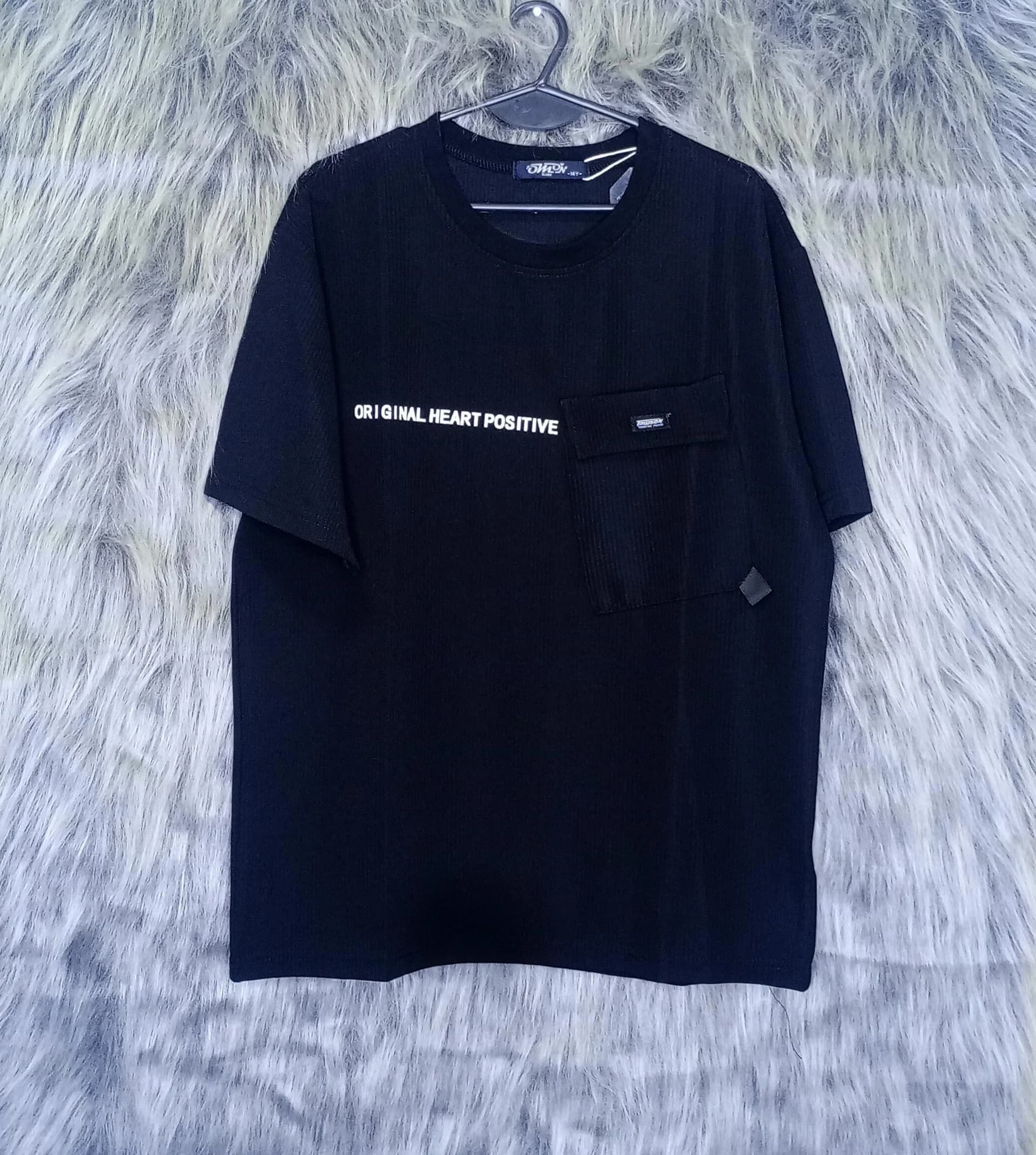 REMERA LISAS CON BOLSILLO OMON