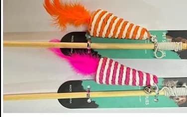 Vara trompo sisal con pluma  TROMPO