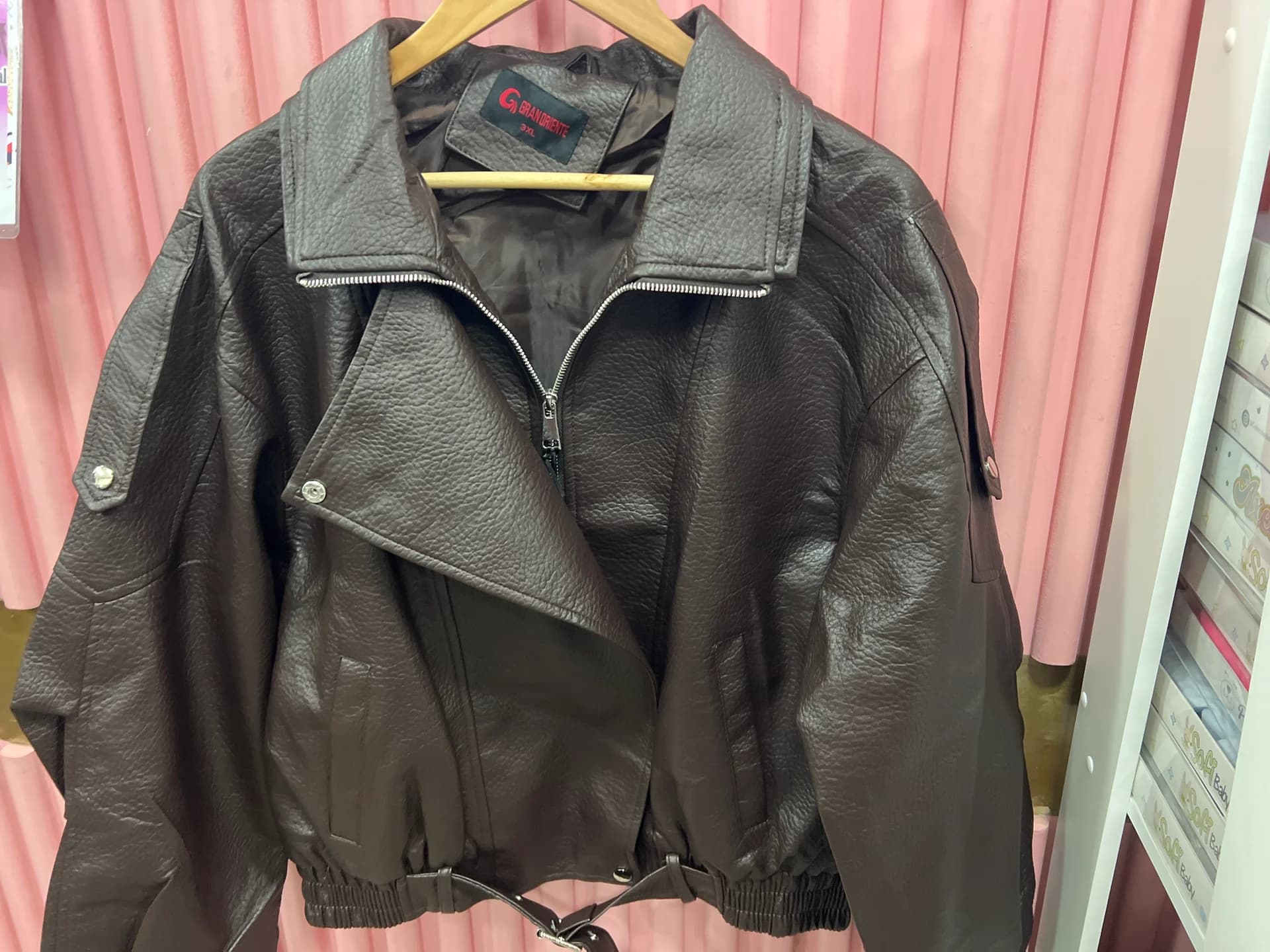 CHAQUETA BOMBER CON ELÁSTICO EN LA CINTURA