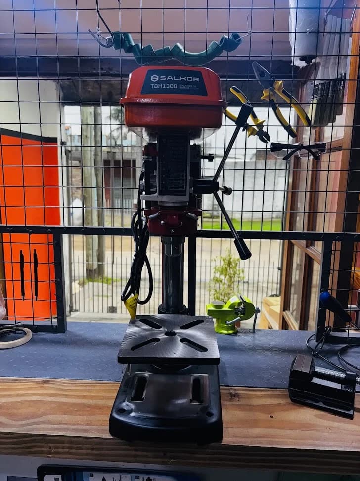 Taladro de banco 13mm 250w Salkor + morsa plana 2,5"