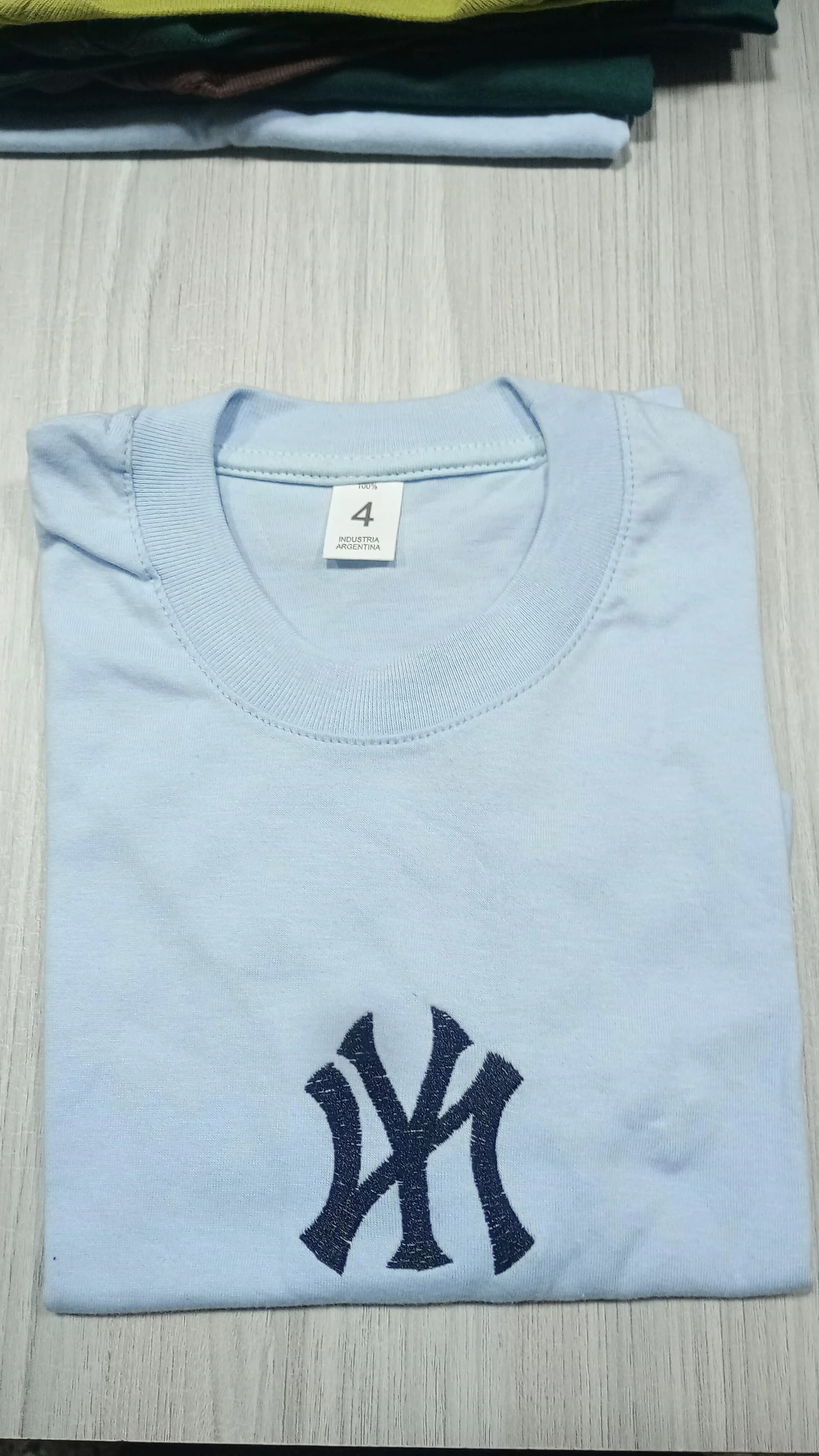 REMERA NENE BORDADA