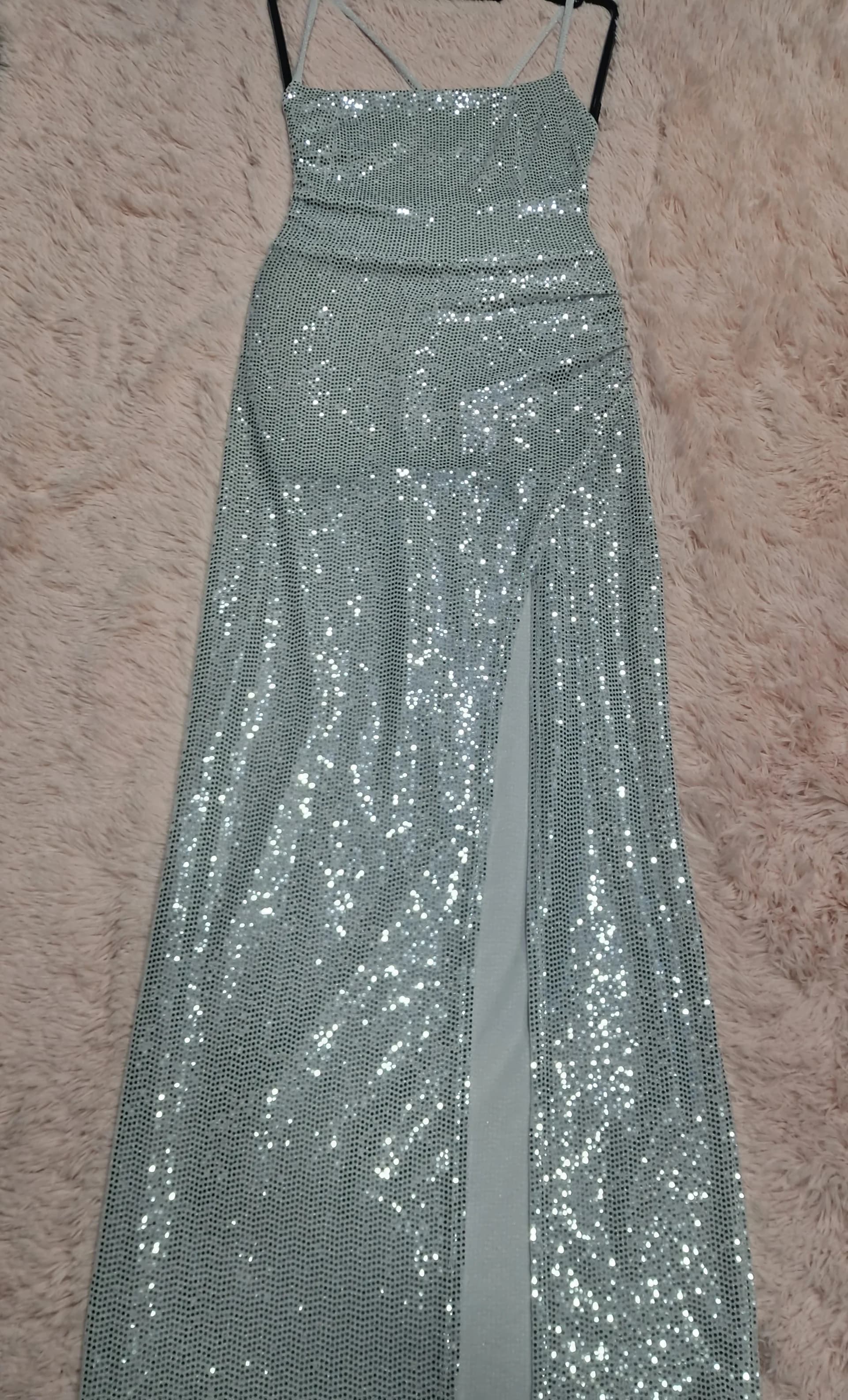 VESTIDO DE LENTEJUELA CON TIRAS