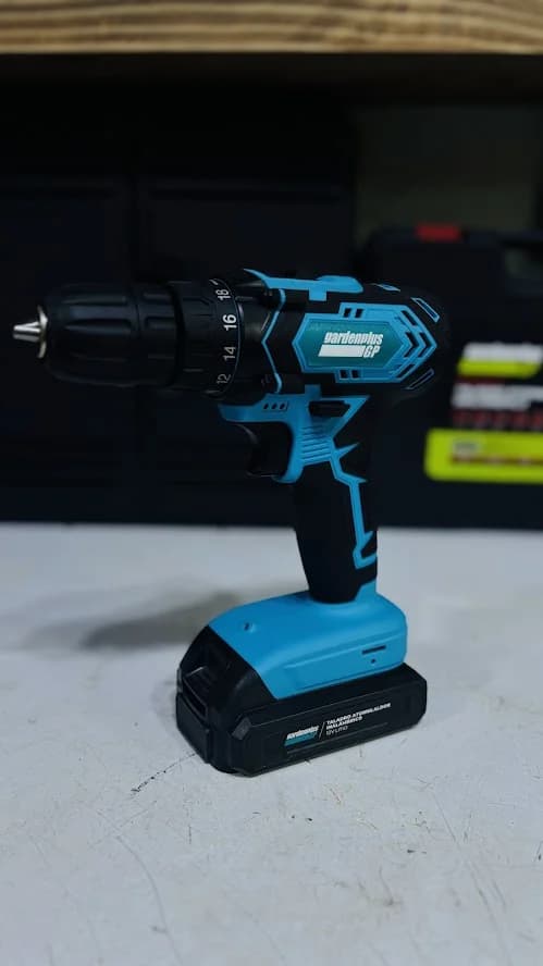Taladro atornillador 12V con maletin y accesorios Garden Plus