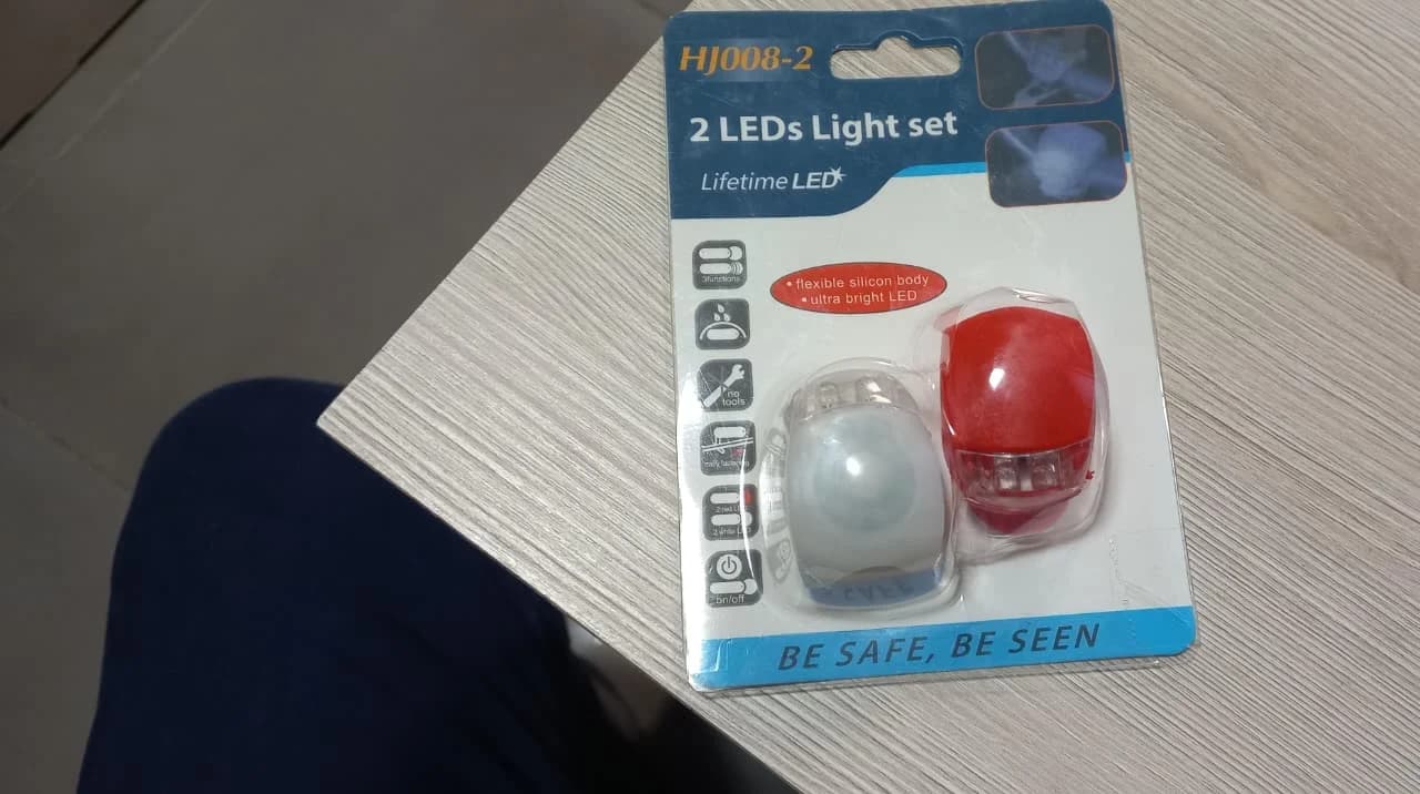 Luz Bicicleta Led Kit Delantera Y Trasera Siliconada Dual Color Rojo y blanco