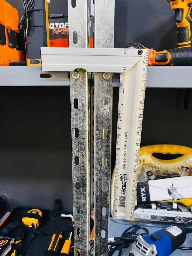 Escuadra de aluminio con nivel 14" Lusqtoff
