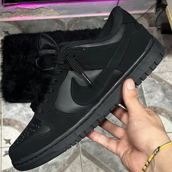 NIKE SB "TOTAL BLACK" LUXO