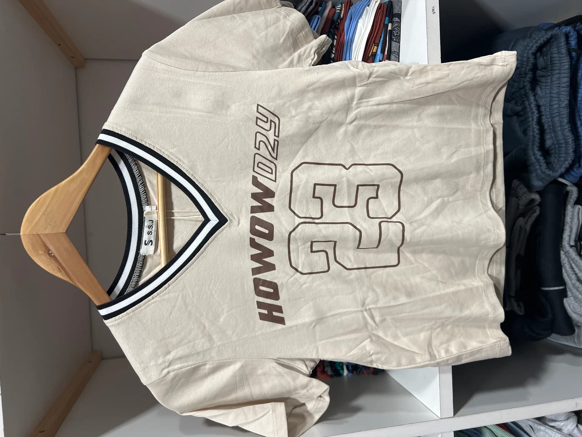 REMERA CUELLO V HOWOWD24