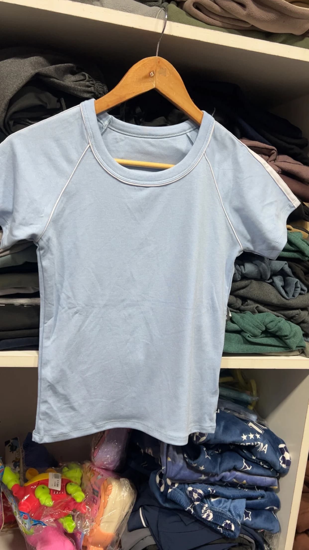 REMERA MANGA CORTA CON LÍNEAS