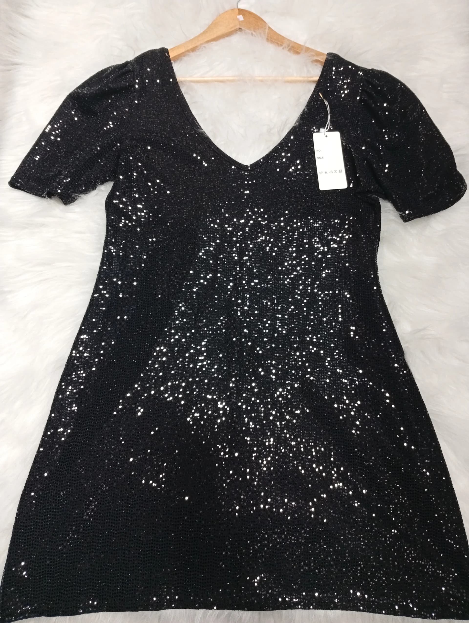 VESTIDO  CORTO C/ LENTEJUELAS YLB