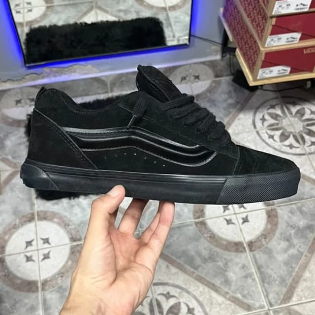 VANS KNU "TOTAL BLACK"