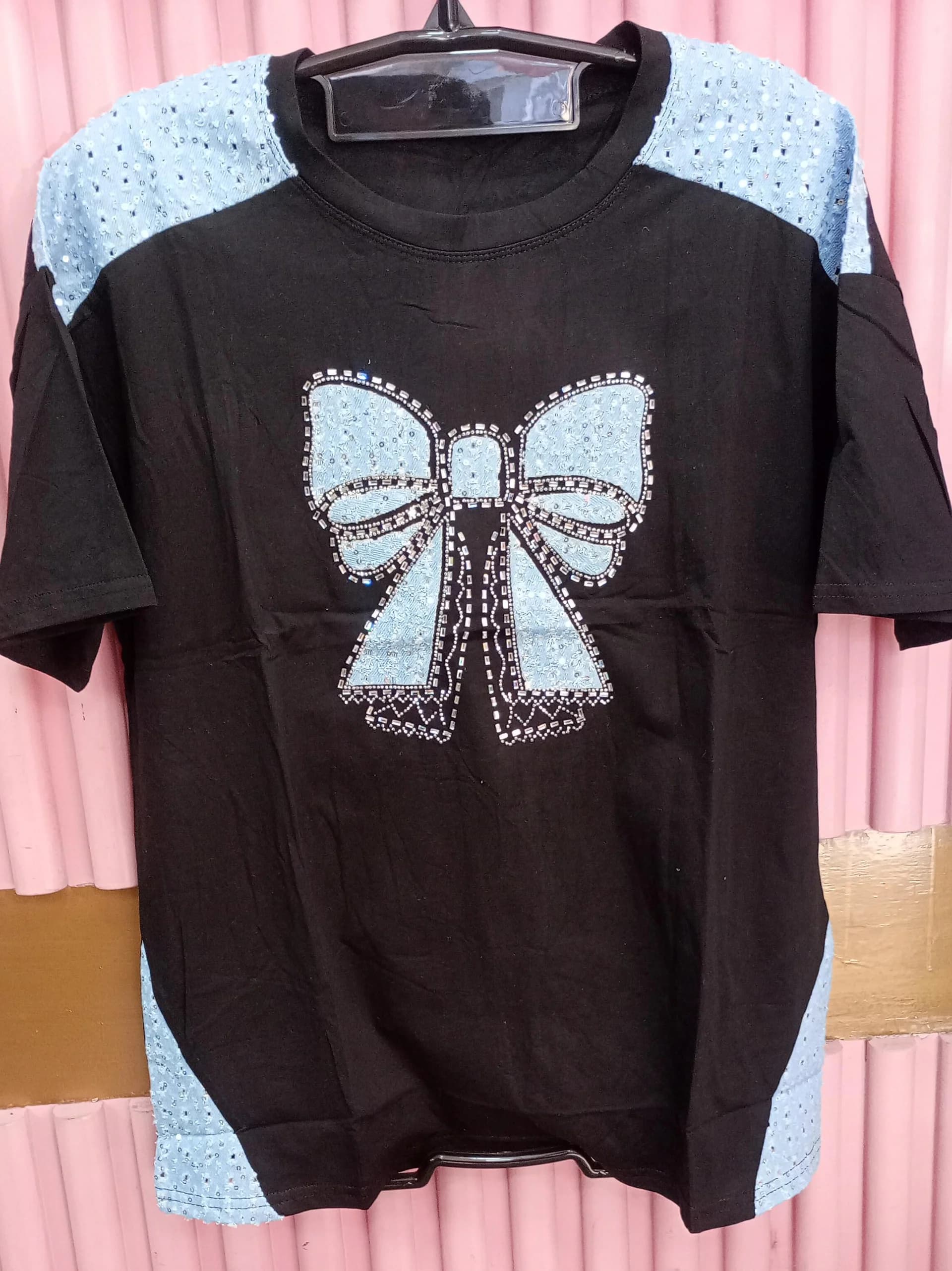 REMERA DAMA MOÑO STRASS