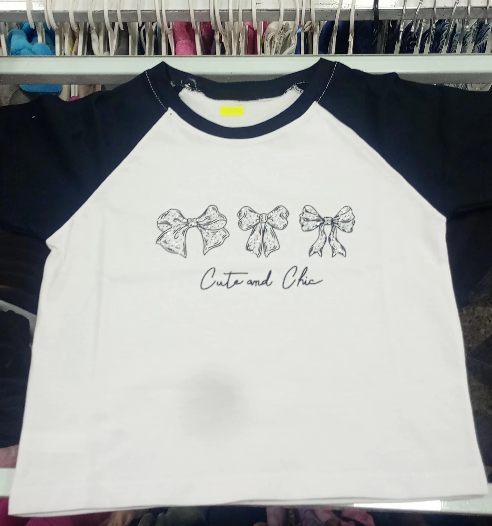 REMERA CON STRASS ANTO