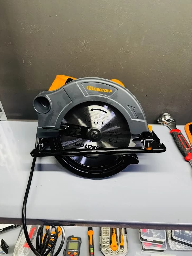 Sierra circular 1200w Lusqtoff