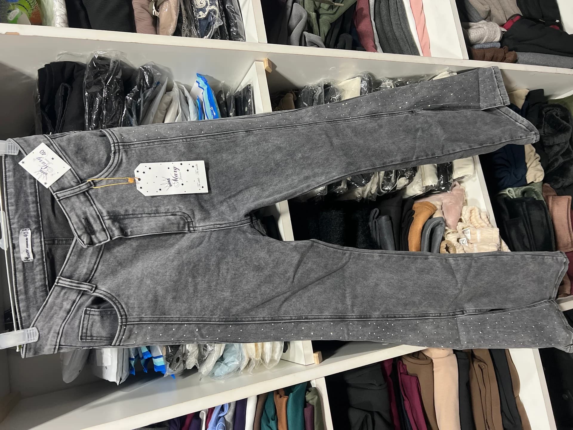 JEANS OXFORD CON STRASS GRIS