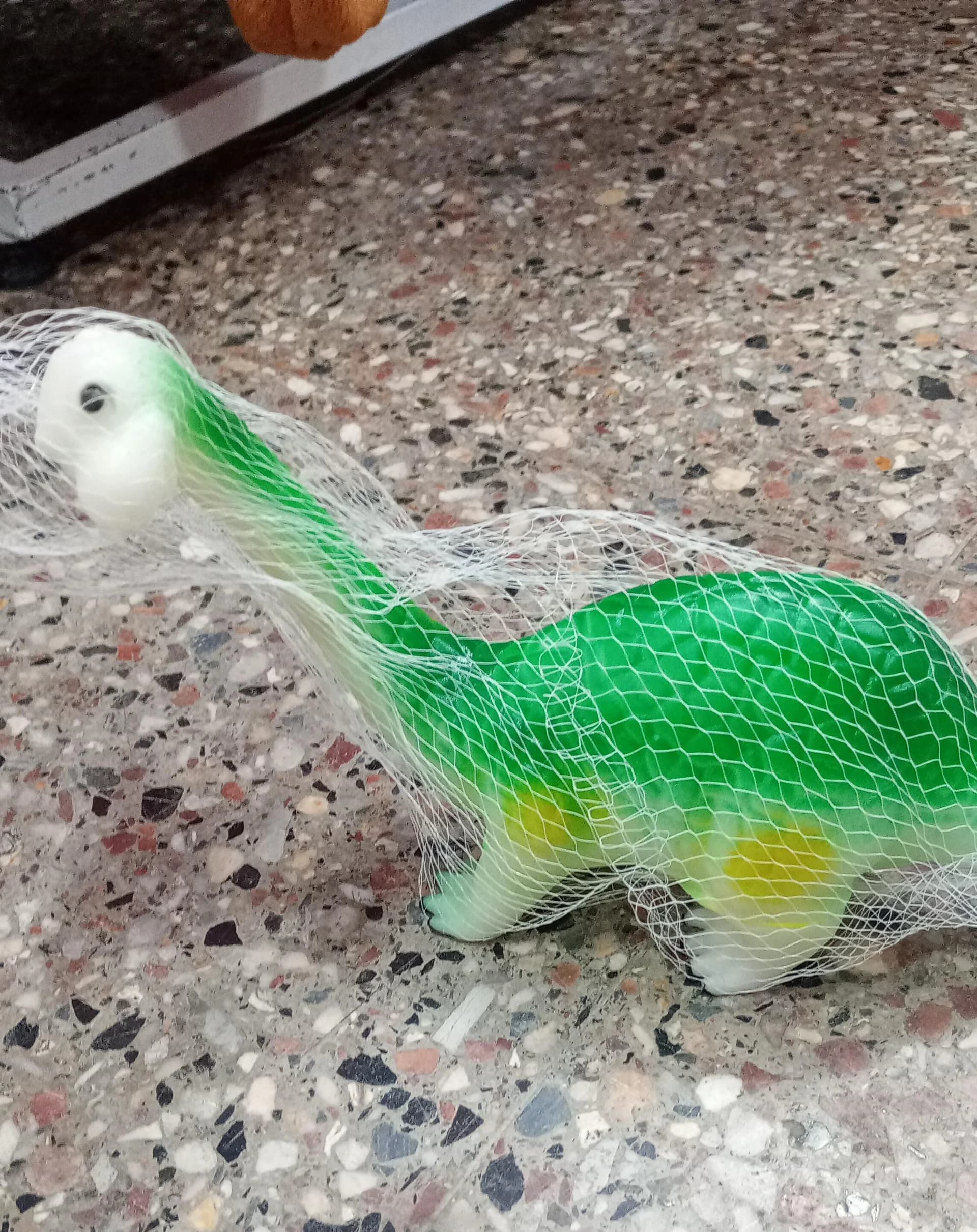 DINOS DE GOMA