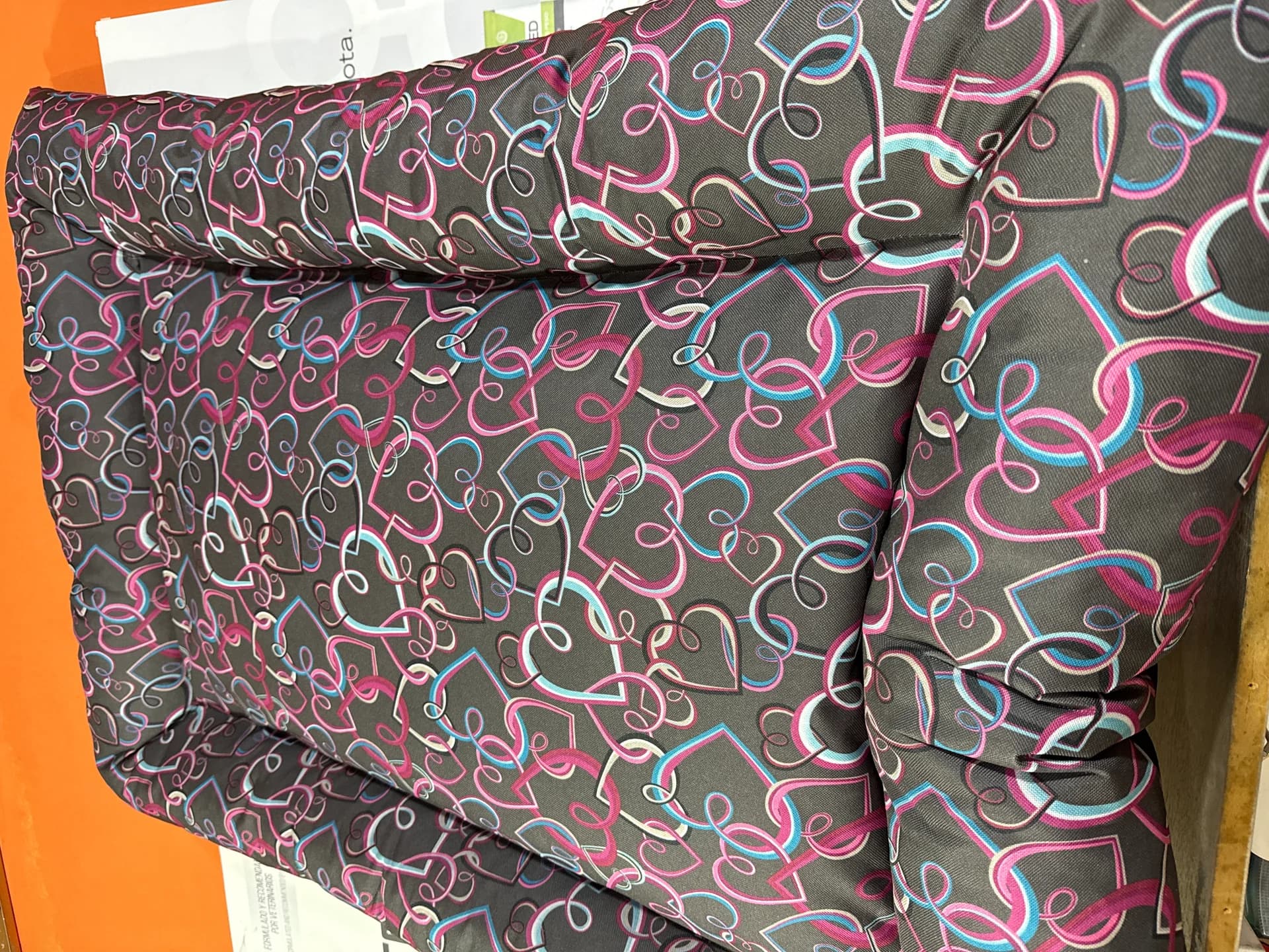 "COLCHONETA RELLENA ESTAMPADA DOBLE ANTIDESGARRO  120 X 90 CM XL"