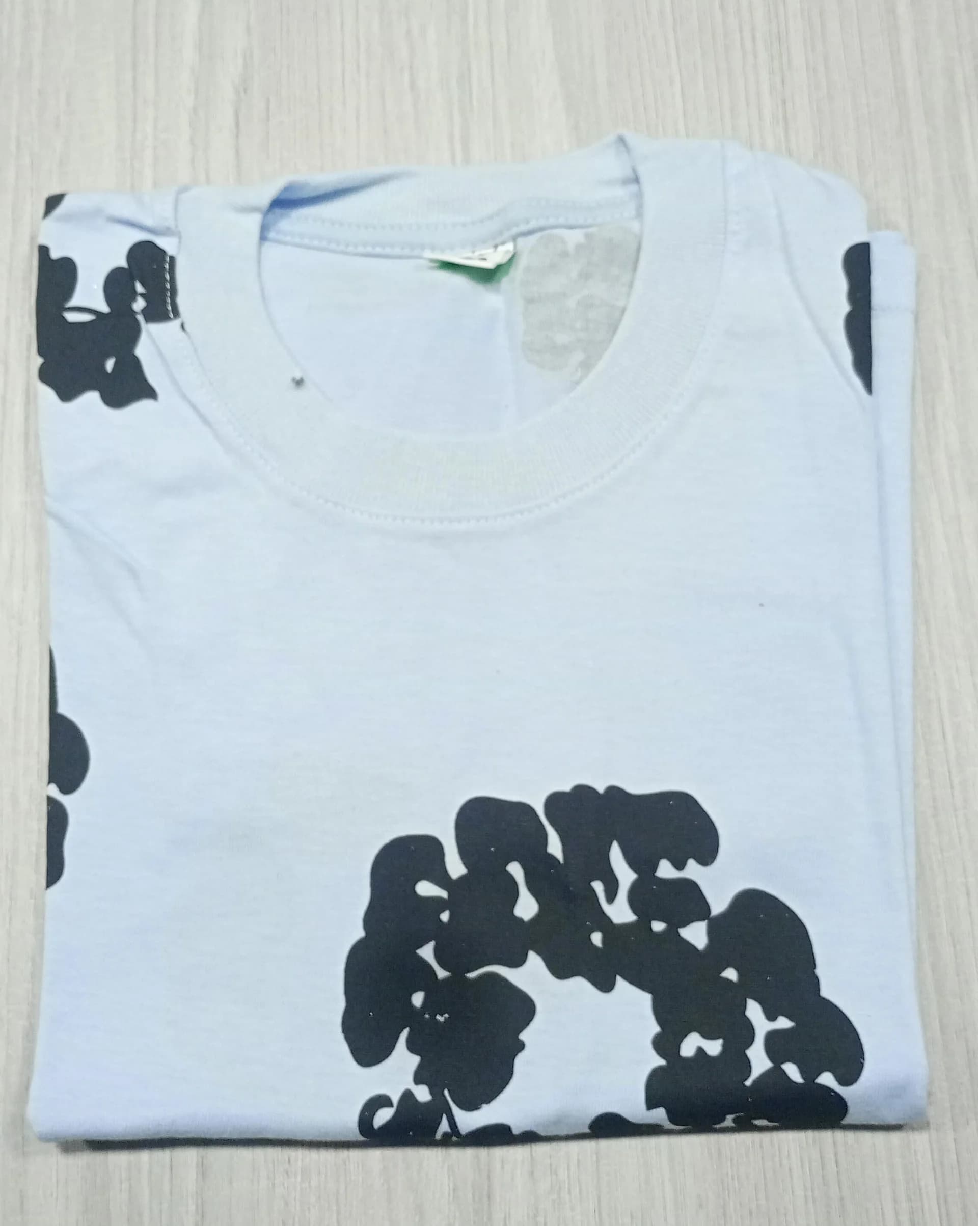 REMERA NENE CON FLOR
