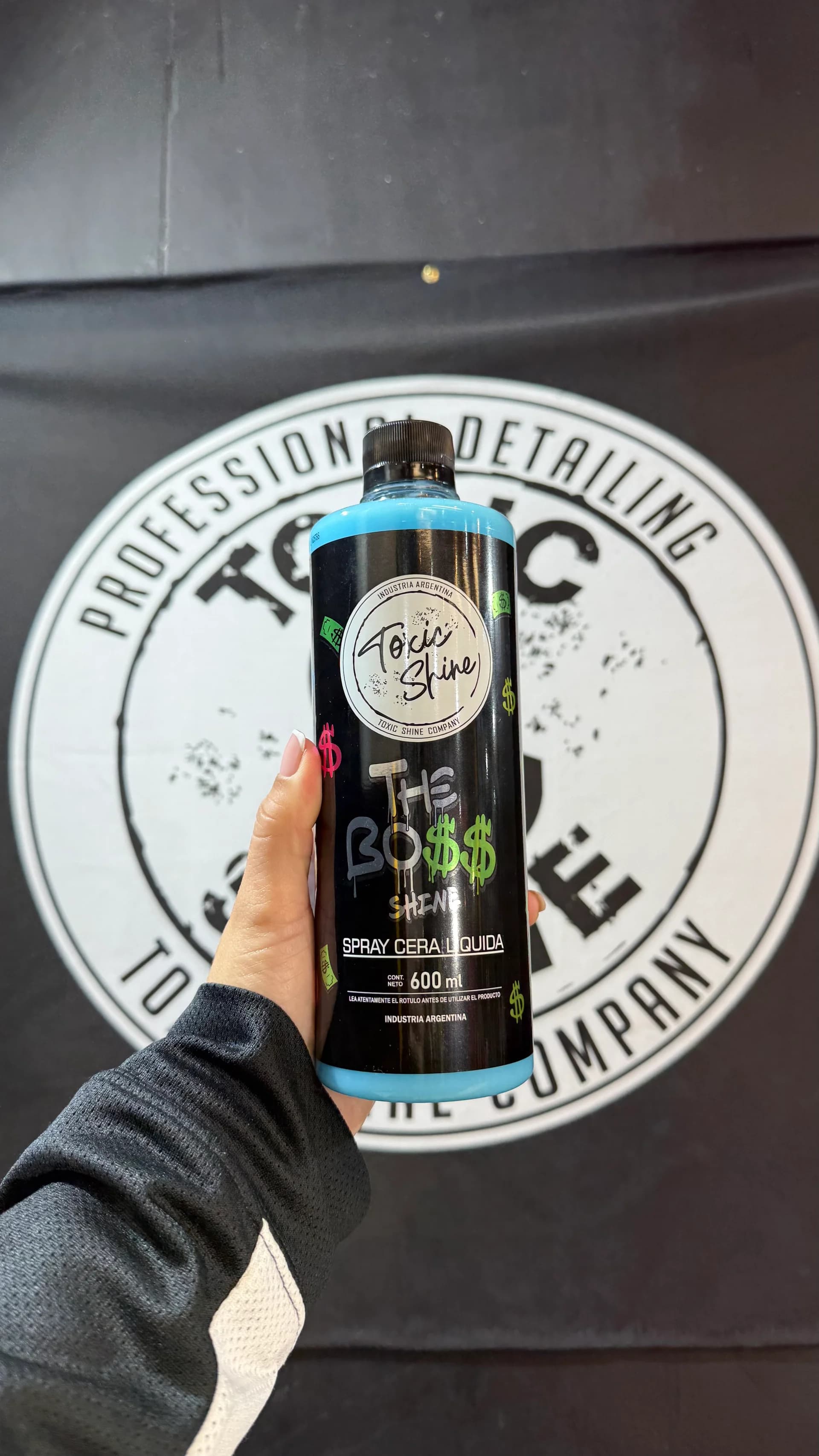 THE BOSS ANTIESTATICA 600ML TOXIC SHINE