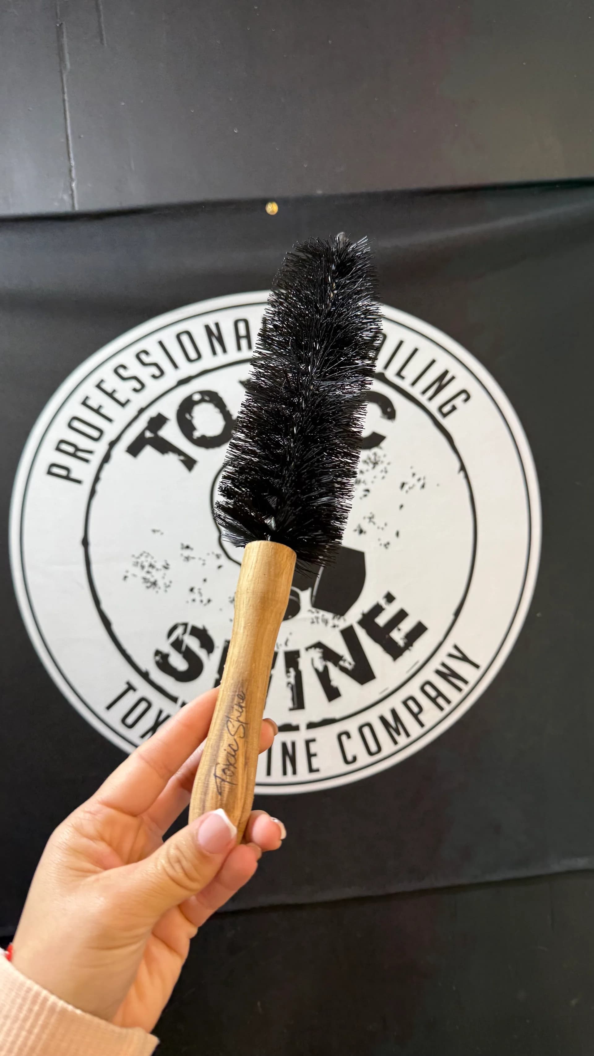 CEPILLO LLANTA TOXIC SHINE
