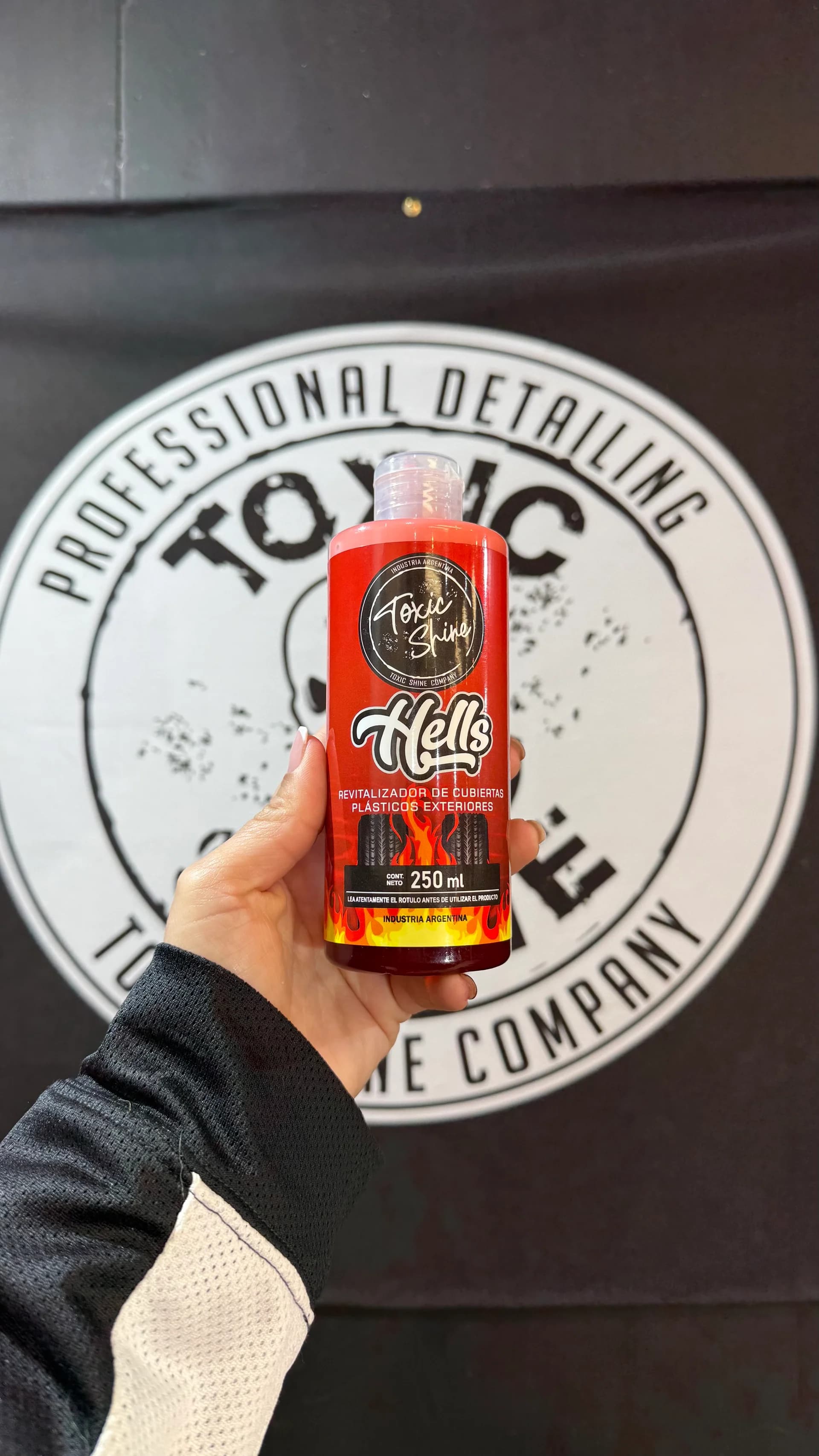 HELLS 250ML TOXIC SHINE