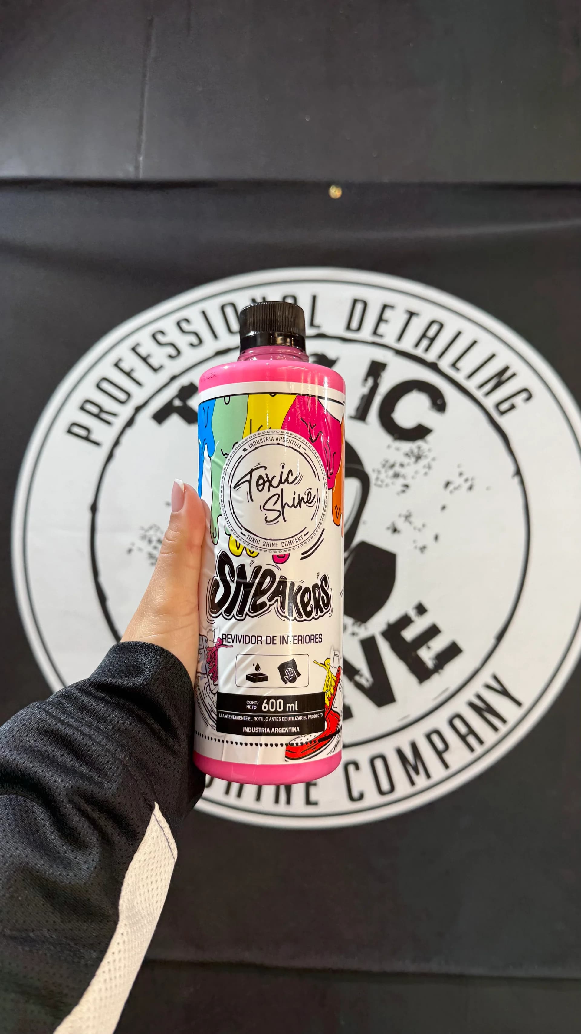 SNEAKERS 600ML TOXIC SHINE